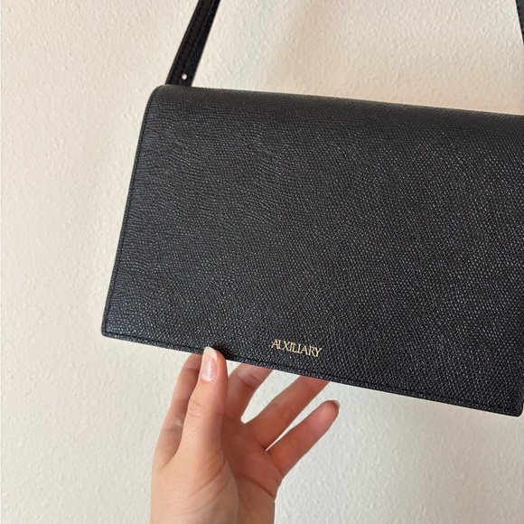 Auxiliary Aritzia Calisch Embossed Black Leather Accordion Crossbody Bag Purse - Picture 3 of 10